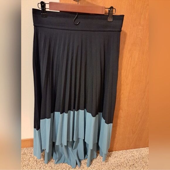 Athleta Swing Forward Pleated Midi Skirt Hi Low Colorblock Pull On Black Blue XL - Picture 5 of 6
